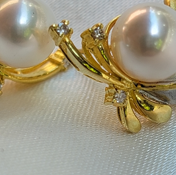 18k Two Tone Solid Gold Pearl Earrings - Picture 4 of 9